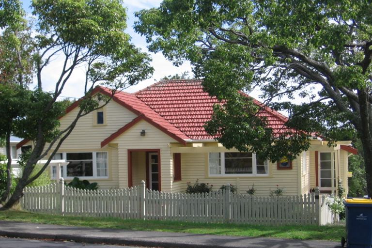 Photo of property in 8a Humphrey Kemp Avenue, Henderson, Auckland, 0612