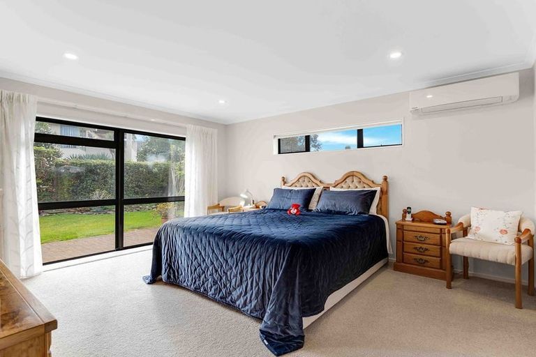Photo of property in 32 Connemara Court, West Harbour, Auckland, 0618