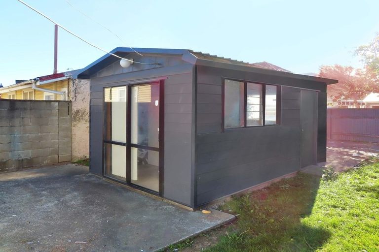 Photo of property in 10 Dempsey Street, Naenae, Lower Hutt, 5011