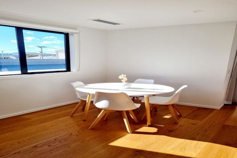 Photo of property in 112a Freyberg Street, Lyall Bay, Wellington, 6022