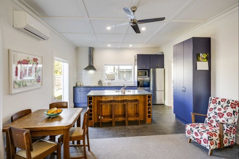 Photo of property in 128 Vigor Brown Street, Napier South, Napier, 4110