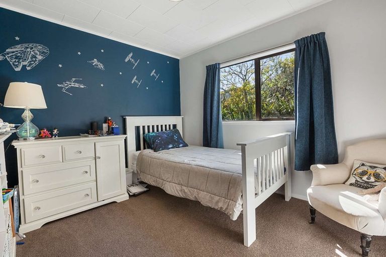 Photo of property in 26 Bay View Road, Cable Bay, 0420