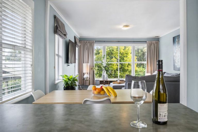 Photo of property in 1/62 Roberts Road, Glenfield, Auckland, 0629