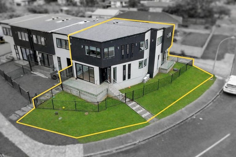 Photo of property in 2 Peterhouse Place, West Harbour, Auckland, 0618