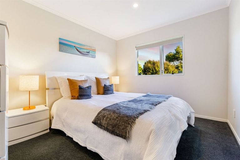 Photo of property in 14 Nirmal Place, Sunnyvale, Auckland, 0612