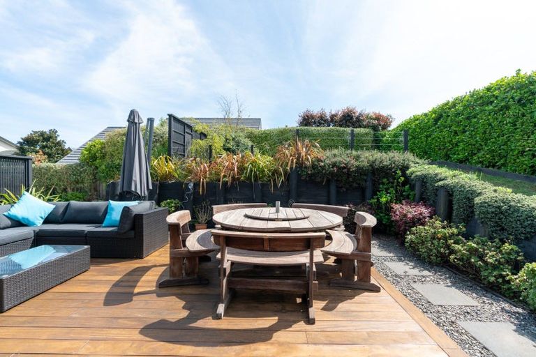 Photo of property in 6 Pukatea Close, Raumati Beach, Paraparaumu, 5032