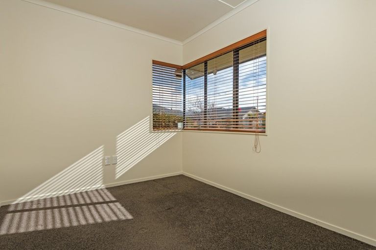 Photo of property in 8 Sorrento Place, Kelvin Grove, Palmerston North, 4414