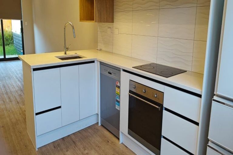 Photo of property in 5/58 Te Atatu Road, Te Atatu South, Auckland, 0610