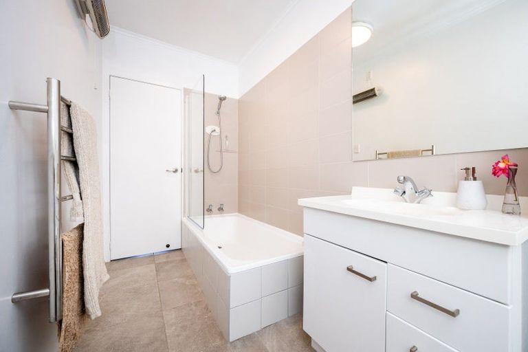 Photo of property in 6 Cameron Road, Bluff Hill, Napier, 4110