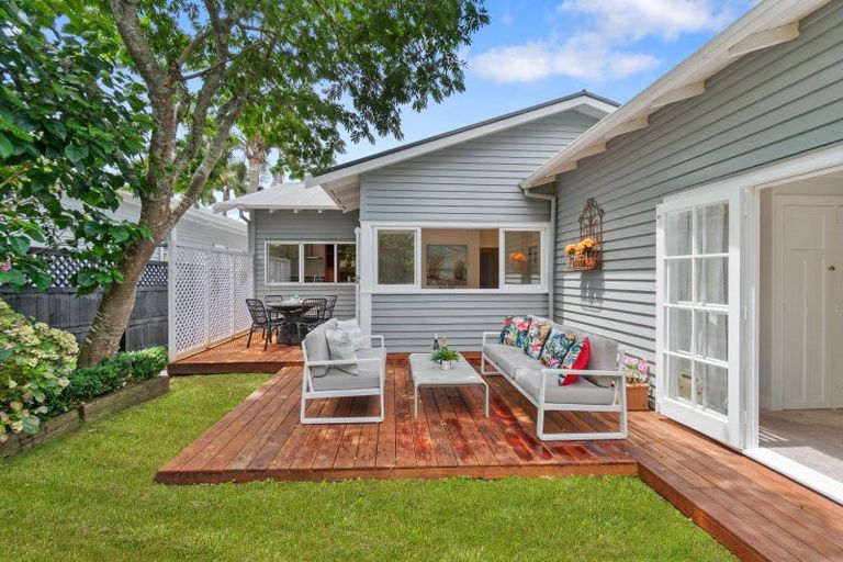 Photo of property in 15 Duders Avenue, Devonport, Auckland, 0624