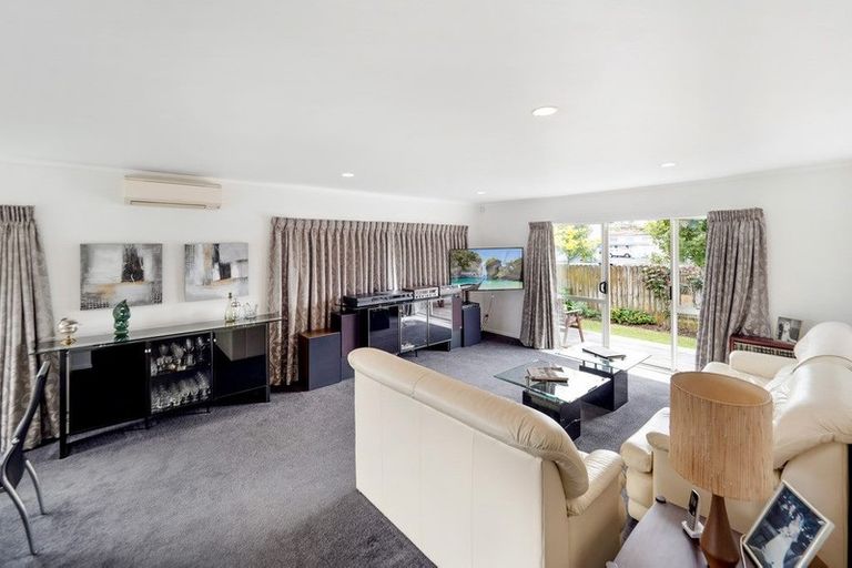 Photo of property in 2/5 Headcorn Place, Botany Downs, Auckland, 2010