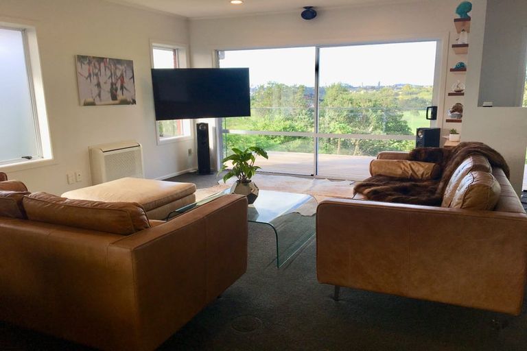 Photo of property in 85 Exmouth Road, Northcote, Auckland, 0627