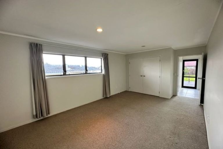 Photo of property in 10 Jillteresa Crescent, Half Moon Bay, Auckland, 2012