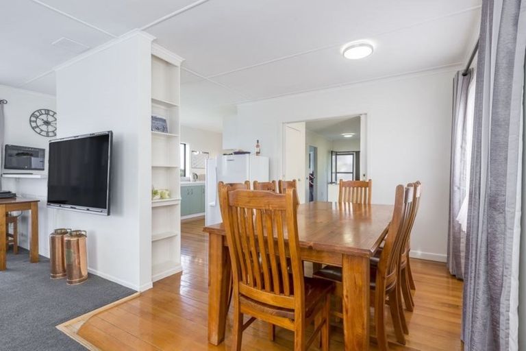 Photo of property in 34 Knights Road, Rothesay Bay, Auckland, 0630