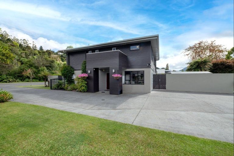 Photo of property in 19 Okareka Loop Road, Lake Okareka, Rotorua, 3076