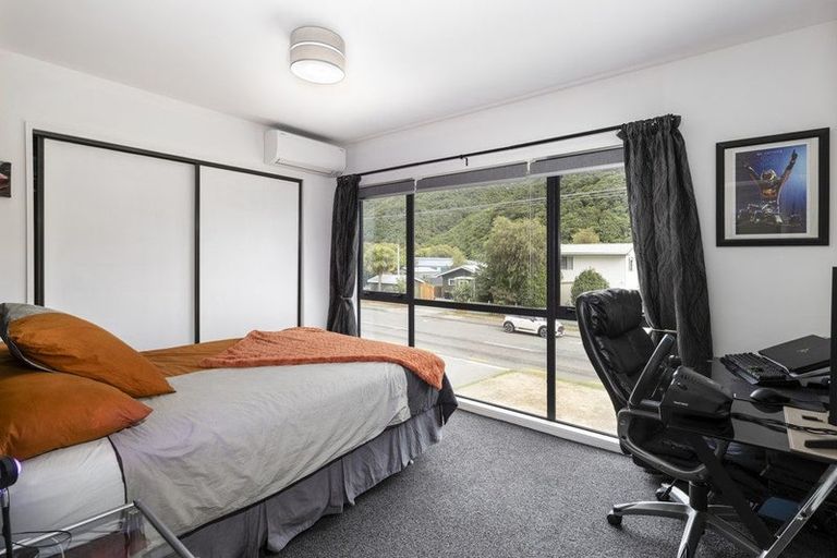 Photo of property in 15 Beach Road, Waikawa, Picton, 7220