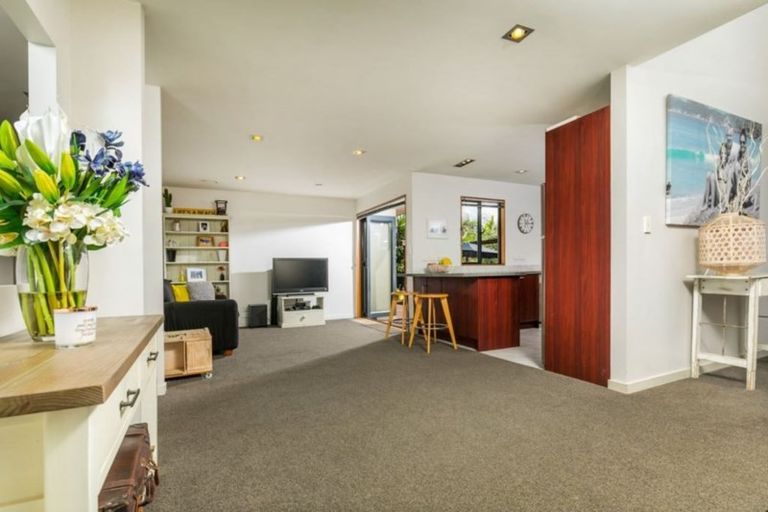 Photo of property in 2 Te Wharau Drive, Greenhithe, Auckland, 0632