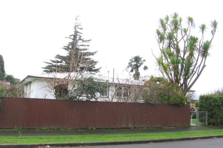 Photo of property in 1 Antrim Place, Hokowhitu, Palmerston North, 4410