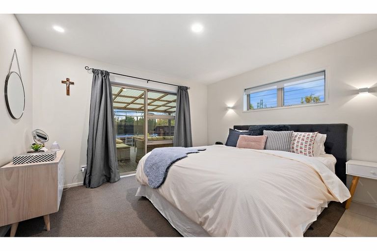 Photo of property in 15 Little Oaks Drive, Yaldhurst, Christchurch, 8042