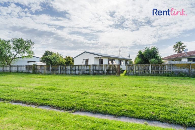 Photo of property in 43a Lyn Grove, Papamoa Beach, Papamoa, 3118