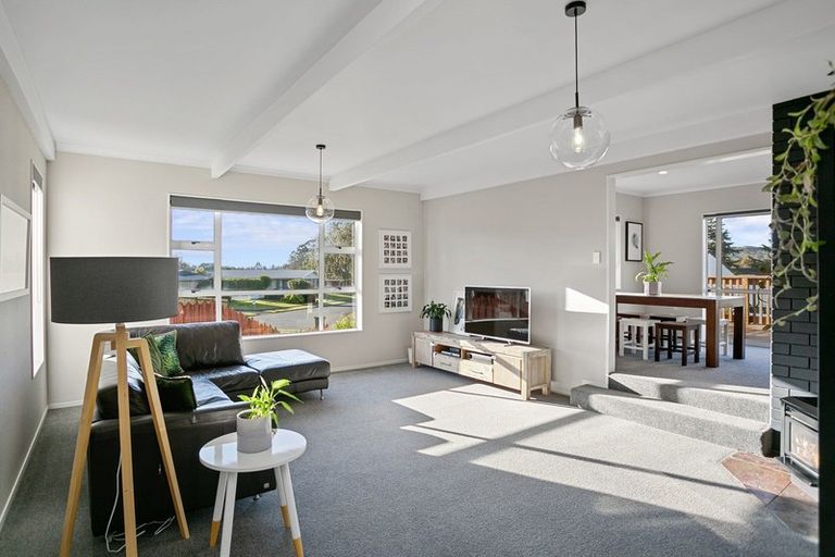 Photo of property in 37 Sheridan Crescent, Leamington, Cambridge, 3432