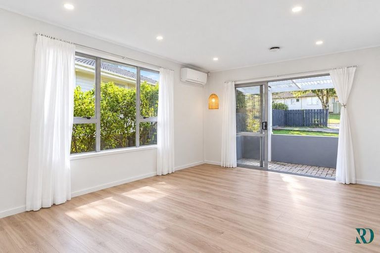 Photo of property in 38 Sunline Avenue, Massey, Auckland, 0614