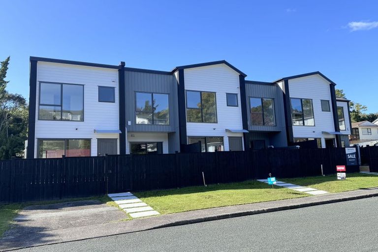 Photo of property in 2c Garner Place, Glenfield, Auckland, 0629