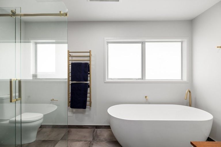 Photo of property in 15 Endeavour Avenue, Welcome Bay, Tauranga, 3112