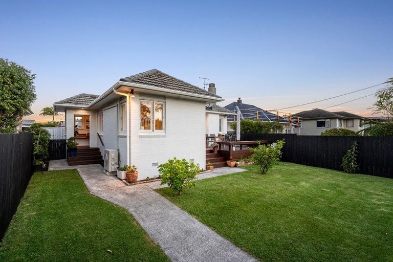 Photo of property in 1/58 Eversleigh Road, Belmont, Auckland, 0622