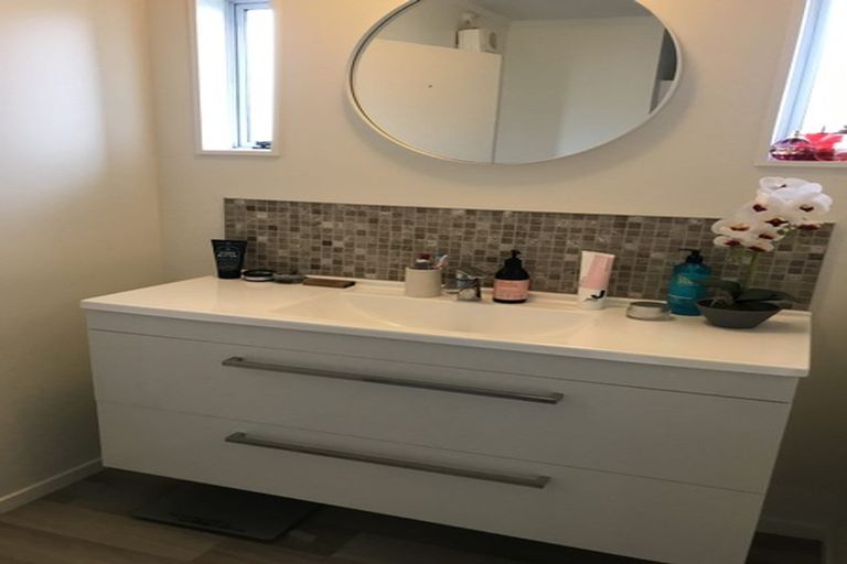 Photo of property in 1/28 Rewarewa Road, Te Atatu Peninsula, Auckland, 0610