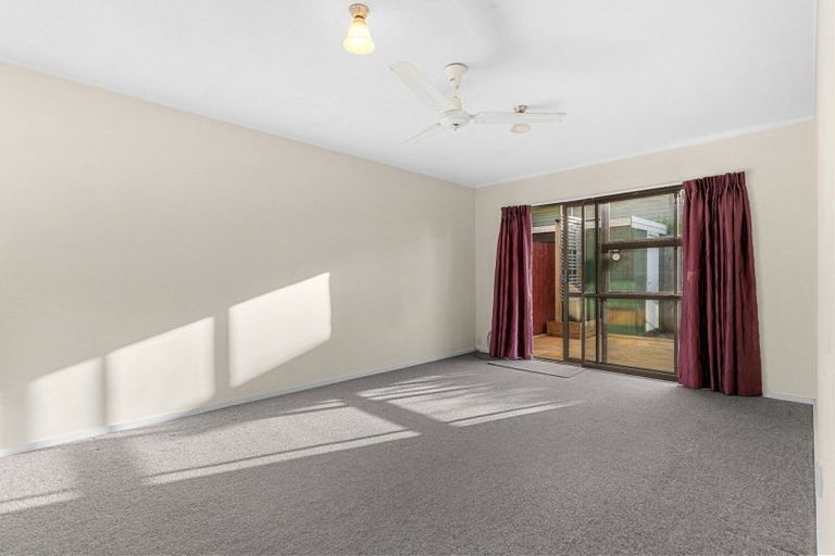 Photo of property in 2/9 Cairnfield Road, Kensington, Whangarei, 0112