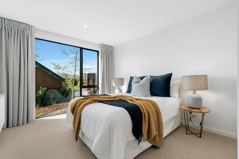Photo of property in 19 Falconer Rise, Jacks Point, Queenstown, 9371