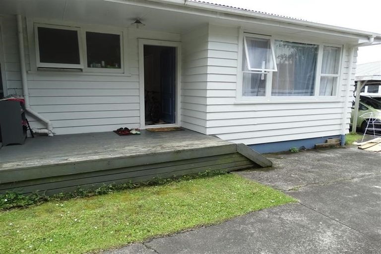 Photo of property in 2/17 Denver Avenue, Sunnyvale, Auckland, 0612