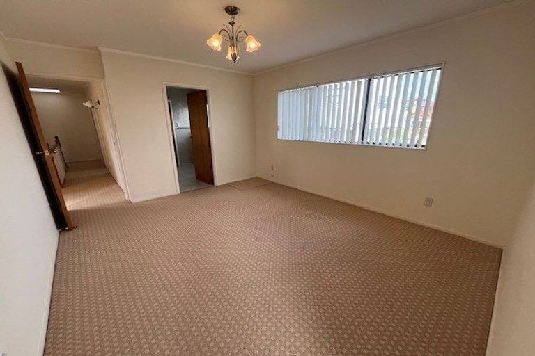 Photo of property in 1 Kincraig Place, Highland Park, Auckland, 2010