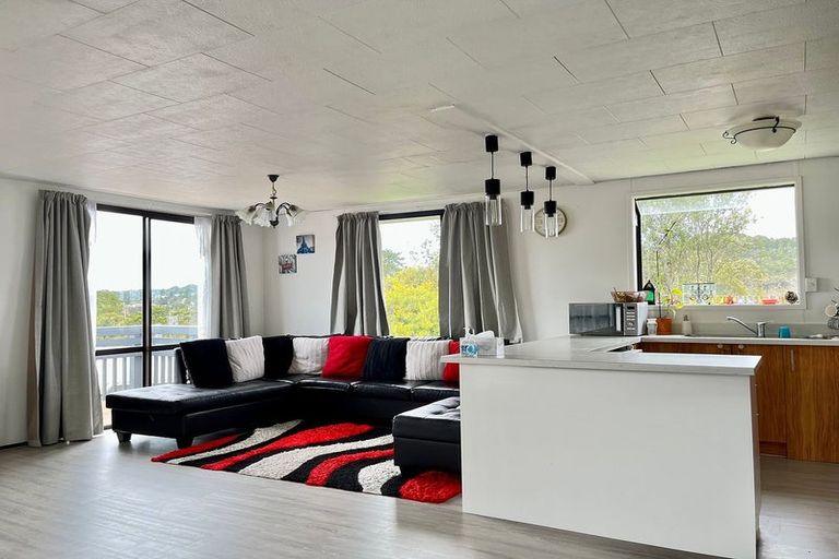 Photo of property in 15 Kotinga Avenue, Glen Eden, Auckland, 0602