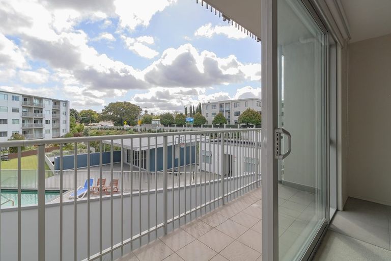 Photo of property in Shoal Haven Apartments, 112a/130 Anzac Street, Takapuna, Auckland, 0622