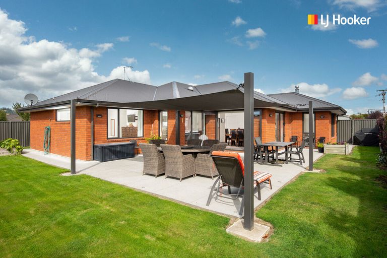 Photo of property in 12 Centre Street, Mosgiel, 9024