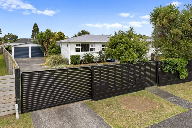 Photo of property in 11 Brennan Avenue, Te Atatu Peninsula, Auckland, 0610