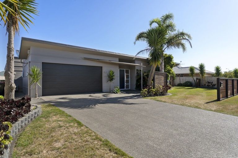 Photo of property in 91 Cedar Drive, Paraparaumu Beach, Paraparaumu, 5032