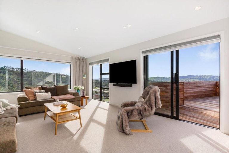 Photo of property in 65 Exploration Way, Whitby, Porirua, 5024