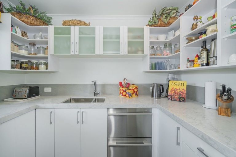 Photo of property in 10 Waitotara Way, Whitianga, 3510