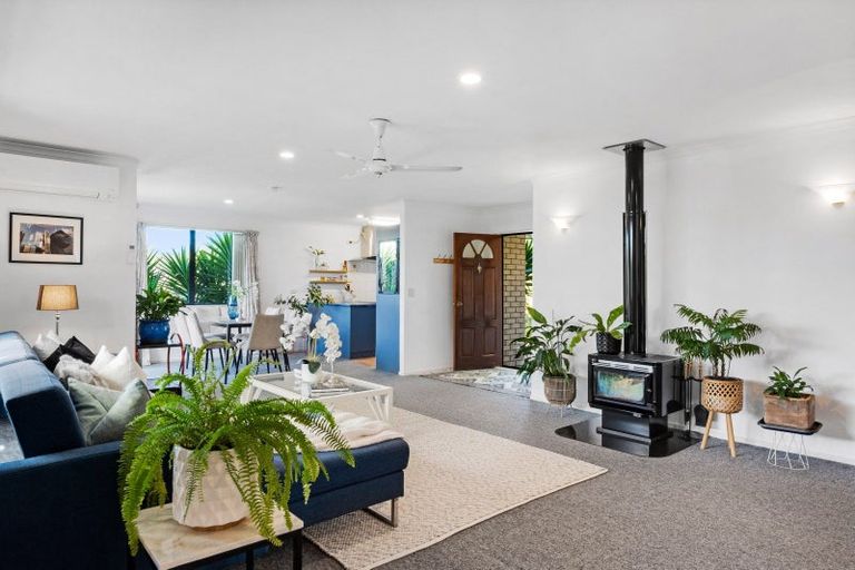 Photo of property in 17 Ruze Vida Drive, Massey, Auckland, 0614