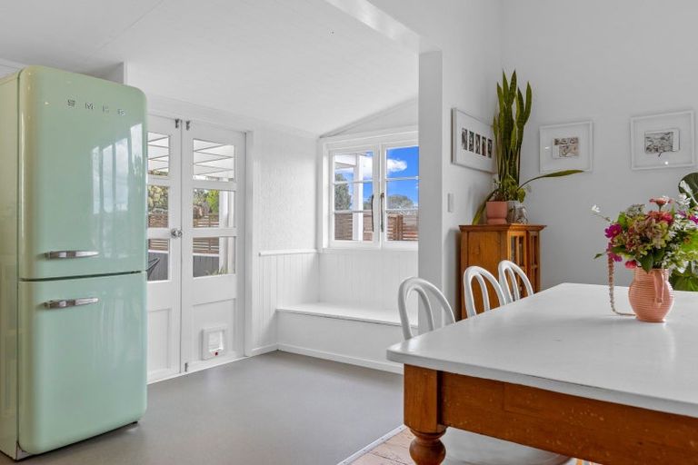 Photo of property in 54 Belt Road, New Plymouth, 4310