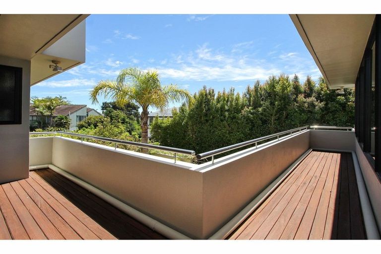 Photo of property in 42 Onetaunga Road, Chatswood, Auckland, 0626