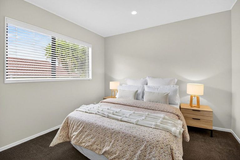 Photo of property in 11 Longview Rise, Massey, Auckland, 0614