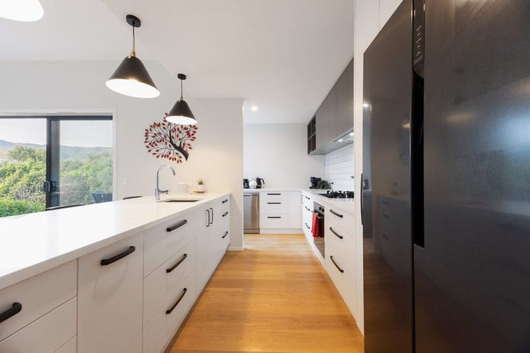 Photo of property in 21 Ferndale Drive, Waikanae, 5036