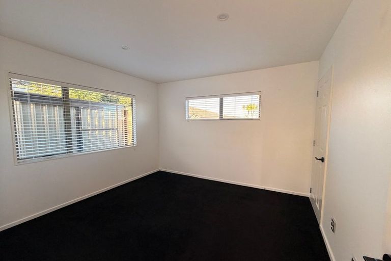 Photo of property in 28 Ballymore Drive, Pinehill, Auckland, 0632