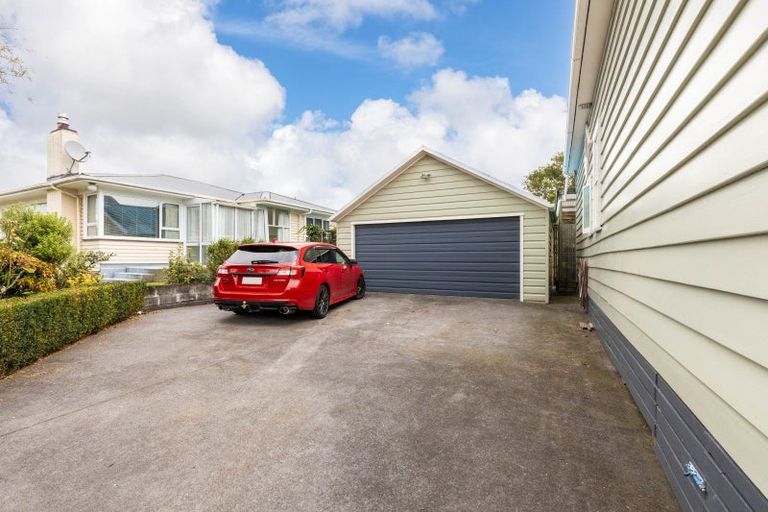 Photo of property in 22 Cutfield Street, Inglewood, 4330