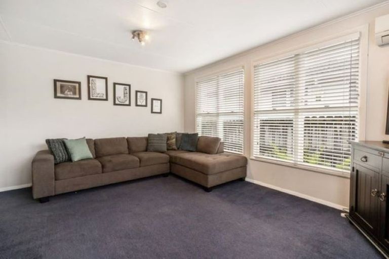 Photo of property in 61 Arimu Road, Papakura, 2110