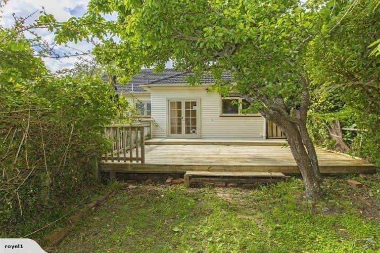 Photo of property in 16 Woodvale Grove, Fairfield, Lower Hutt, 5011